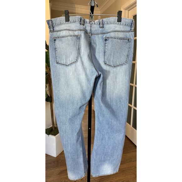 Gap Men’s Straight Fit Jeans 38x30 Light Wash Denim Classic Casual Everyday - Picture 2 of 5